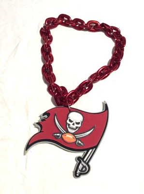 Collar de cadena de gran tamaño con logotipo nuevo de Tampa Bay Buccaneers Foto 1 de 2