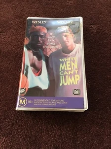 WHITE MEN CAN'T JUMP -WESLEY SNIPES, WOODY HARRELSON - CLAMSHELL 1992 VHS VIDEO - Picture 1 of 2