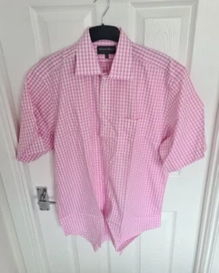 BNWOT Men's Pink White Check Austin Reed Short Sleeved Shirt Size 16 - Picture 1 of 3