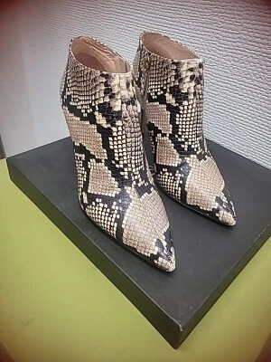 BOTA DE CORTE BAJO DE CUERO EN RELIEVE SERPIENTE J CREW 8,5 POC Foto 1 de 4