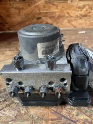 Nissan Rogue 2011 ABS bomba de freno antibloqueo y conjunto de módulo AWD usado Foto 1 de 2