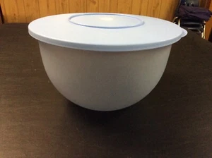 Tupperware 3091B-2 Sheer Blue 4.3 Liter Container Bowl with 3092B-1 Blue Lid (G) - Picture 1 of 6