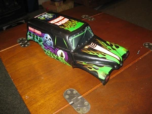 GRAVE DIGGER RC MONSTER TRUCK 1:15 REPLACEMENT SHELL BODY 11X5 PARTS - Picture 1 of 7