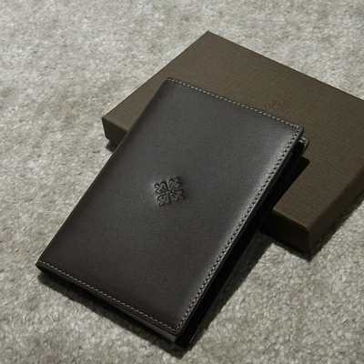Porta pasaporte de cuero marrón Patek Philippe regalo VIP - Imagen 1 de 4
