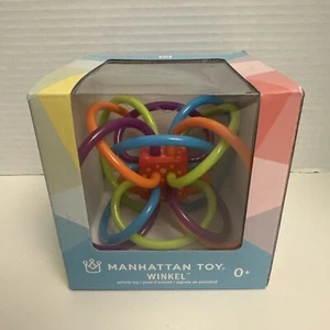 Neu im Karton Manhattan Spielzeug Winkel Rassel & sensorischer Beißring buntes Spielzeug 0-24 m - Bild 1 von 5