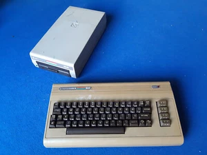 Commodore 64 C64 + Floppy 1541 Diskettenlaufwerk - Afbeelding 1 van 12