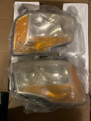 uso montaje faro nissan titan 2009. No incluye bombillas.  Foto 1 de 2