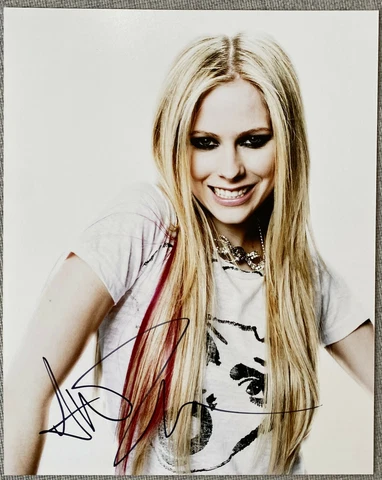 Avril Lavigne Signed In Person 8x10 Color Promo Photo - Authentic Cover