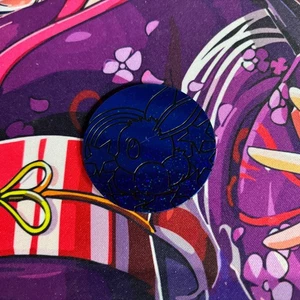 Pokemon Evoluciones Prismáticas Lata JUMBO Brillo Eevee Moneda Azul - Imagen 1 de 1