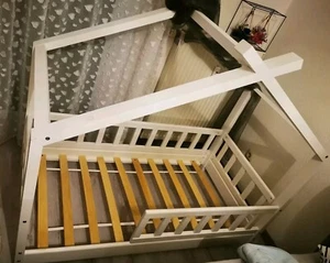 Kinderhausbett - Bild 1 von 8