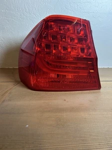 BMW 328I 335I 2009-2010-2011 sedán luz trasera izquierda original con LED sin probar - Imagen 1 de 8