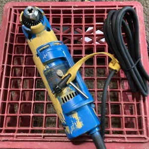 Taladro de ángulo recto Dewalt DW160V 3/8 pulgadas, con cable con llave - Imagen 1 de 5