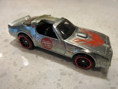 Hot Wheels Replay the Classics 80th Series 2025 Zamac Hot Bird Trans Am Redline Foto 1 de 4
