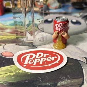 Minifigura rara Zuru Surprise Mega Gross Minis “Dr Popper” + pegatina - Imagen 1 de 2