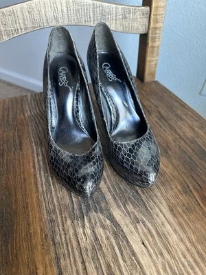 Stiletto Carlos By Carlos Santana Platino Metálico Piel de Serpiente Estampado Talla 7. 5 Foto 1 de 4