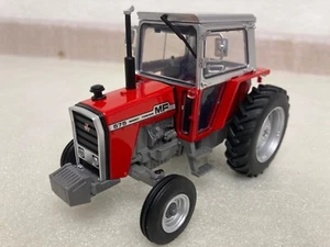 1/32 scale Universal hobbies 6767 Massey Ferguson 575 tractor custom wheels - Picture 1 of 7