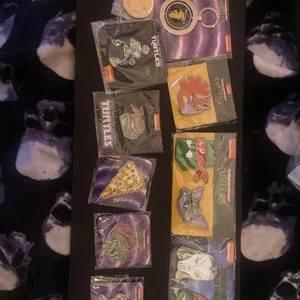 NECA TMNT 9 Pin Set Loot Crate Exclusive Plus 2 Zusatzartikel - Bild 1 von 11