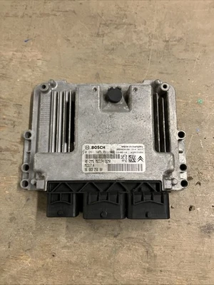 Citroen DS3 1.6 MED17.4 ECU 96 663 256 80 0 261 S05 191 9666325680 Peugeot  - Image 1 of 4