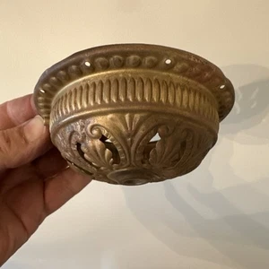 ANTIQUE ORNATE BRASS FONT HOLDER CUP FOR VICTORIAN HANGING LIBRARY OIL LAMP - Picture 1 of 6