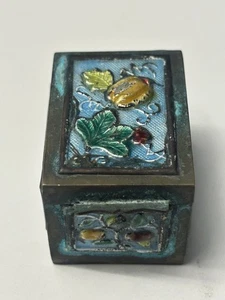 VINTAGE KLEINE EMAILLE STEMPEL ODER SCHMUCKSCHATULLE - Bild 1 von 7