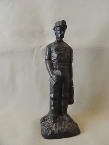 Kingmaker figurine miner with lamp hand made with British coal - Picture 1 of 11