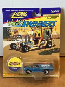 Johnny Lightning Series #1 Wacky Winners 1996 BAD NEWS blu con cromo 5 raggi - Foto 1 di 6