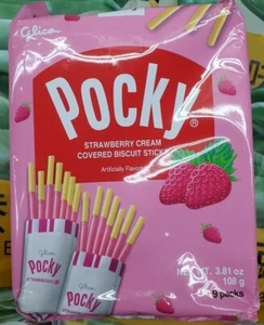 GLICO POCKY BASTONCINI BISCOTTI RICOPERTI CREMA DI FRAGOLE 3,81 oz 9 CONFEZIONI DA BORSA - Foto 1 di 3