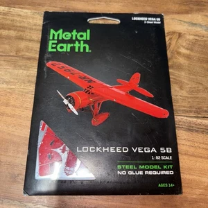KIT MODELO ACERO LOCKHEED VEGA 5B AVIÓN "AMELIA EARHART" POR METAL EARTH ME1025 - Imagen 1 de 5