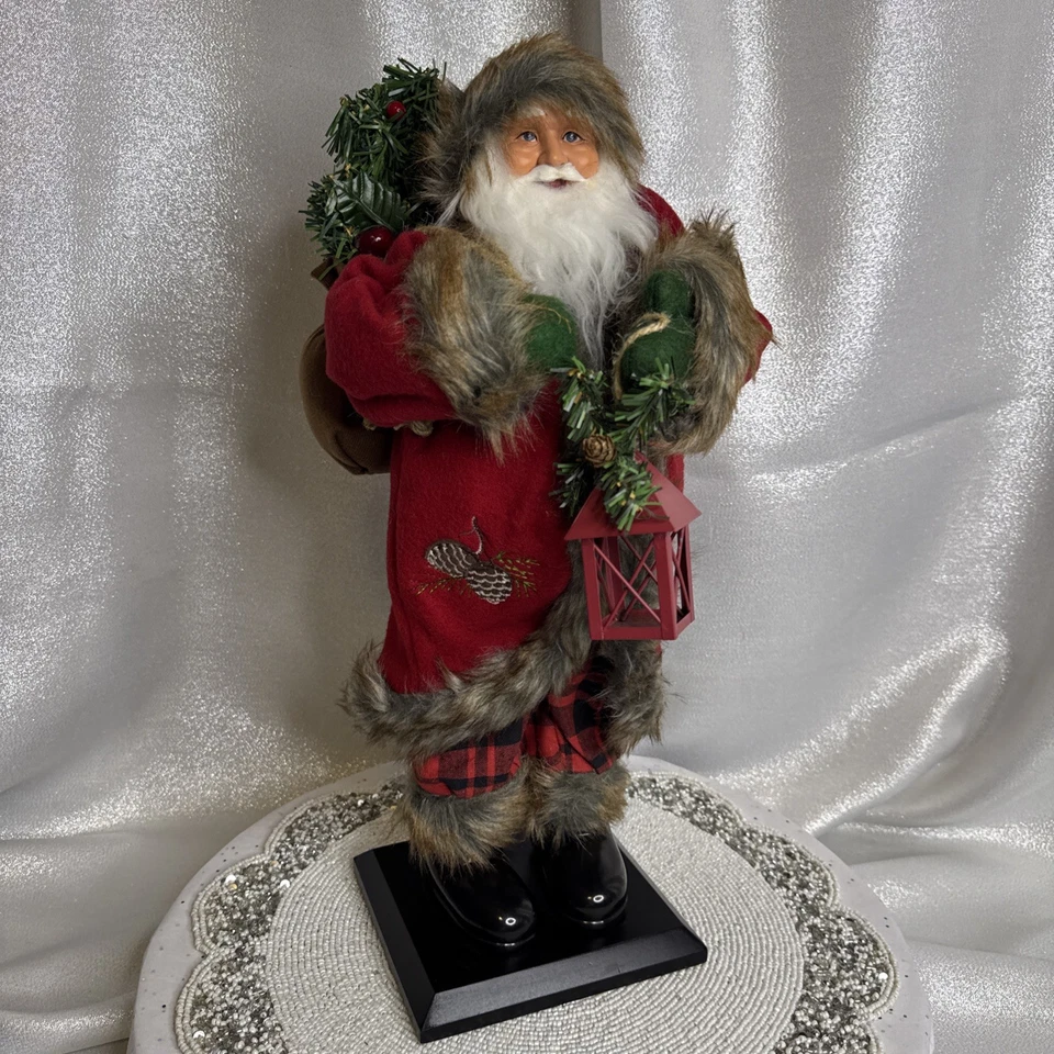 Woodland Santa/Traveling Santa 17 in. H Figurine Foto 1 de 4