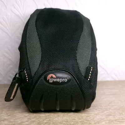 Lowepro Apex 20 AW Digital Camera Case Compact Soft. Green/black - Image 1 of 3