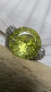 Atemberaubender Peridot Kristall Silberfarben Cocktail Ring Modeschmuck Ring Gr. 7 - Bild 1 von 23