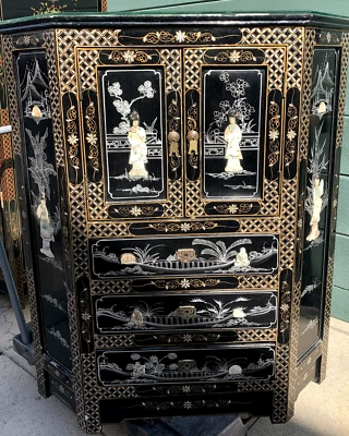 Unique Black Lacquer Chinoiserie Landscape Oriental Corner Cabinet - Image 1 of 4