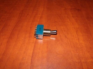 Fujisoku Toggle Switch 8B4061 - Picture 1 of 3