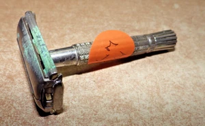 VTG ANTIQUE NICKLE PLATED STAINLESS GILLETTE SAFETY RAZOR - Picture 1 of 4