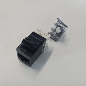 18 prises modulaires neuves COMMSCOPE SL110, Cat6 8 voies montage sur panneau droit UTP RJ45 - Photo 1/4