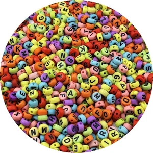 1000 Stck. GEMISCHTE Runde Buchstaben Perlen 4x7 mm Acryl Alphabet Zwischenring Perlen für Schmuck - Bild 1 von 2