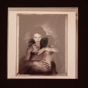 PULSERA BRILLANTE Jim Goldberg Magnum Estampada Cuadrada Firmada DESTINY'S 6x6" Sin Abrir - Imagen 1 de 4