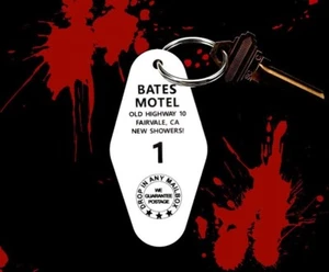Espeluznante BATES MOTEL película de terror ETIQUETA CLAVE DE UTILERÍA, Norman Bates, Psycho fob, llavero - Imagen 1 de 1
