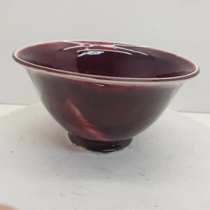 Edgecomb Pottery Footed Maroon Fruit Bowl - Imagen 1 de 8