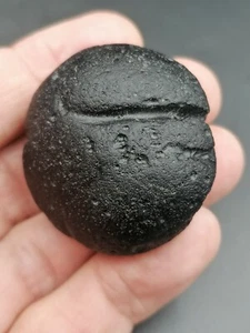 Tektite Philippinite Rizalite disco completo 49,14 g / 4 cm Meteorite Impact vetro - Foto 1 di 23