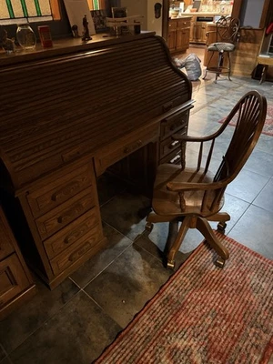 Escritorio enrollable personalizado vintage de Lapp’s Furniture Foto 1 de 4