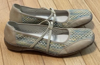 NUEVOS Zapatos de confort Mary Jane perforados de cuero antiestrés Rieker Tan / Blue 9.5 Foto 1 de 4