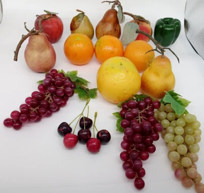 Lote de 16 verduras de frutas sintéticas uvas naranjas manzanas plástico caucho mediados de siglo Foto 1 de 4