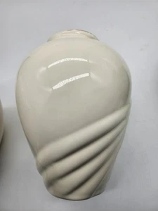 Jarrón de colección Haeger blanco roto cascada cortina cónico moderno diseño Art Deco T6 - Imagen 1 de 4