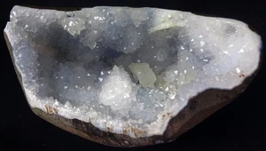 STUNNING STERELITE BOW IN MM QUARTZ FORMAT GEODE ROCKS MINERALS SPECIMENS - Picture 1 of 6