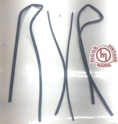 Mazda Rx7 FB 1981 -1985 Taillight Trim Outer Rubber Seal Weather Strip Set — 第 1/2 张图片