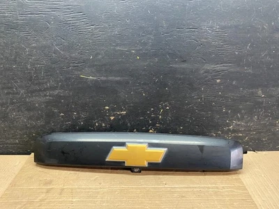 Aplique traseiro Chevrolet Tahoe Suburban 2007 - 2014 com câmera V3401 DG - Imagem 1 de 4