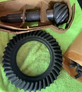 RING & PINION GEAR SET DANA 30 3.73 RATIO, JEEP new old stock - Picture 1 of 12