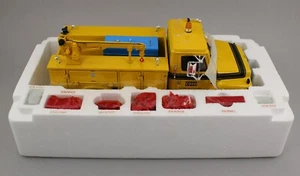 1:25 First Gear *CASE CONSTRUCTION* S-SERIES International Service Truck *NIB* - Picture 1 of 6