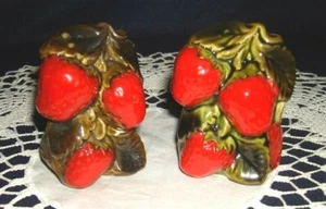 HOLT HOWARD STRAWBERRY SALT & PEPPER SHAKER SET HP CERAMIC VINTAGE - Picture 1 of 4